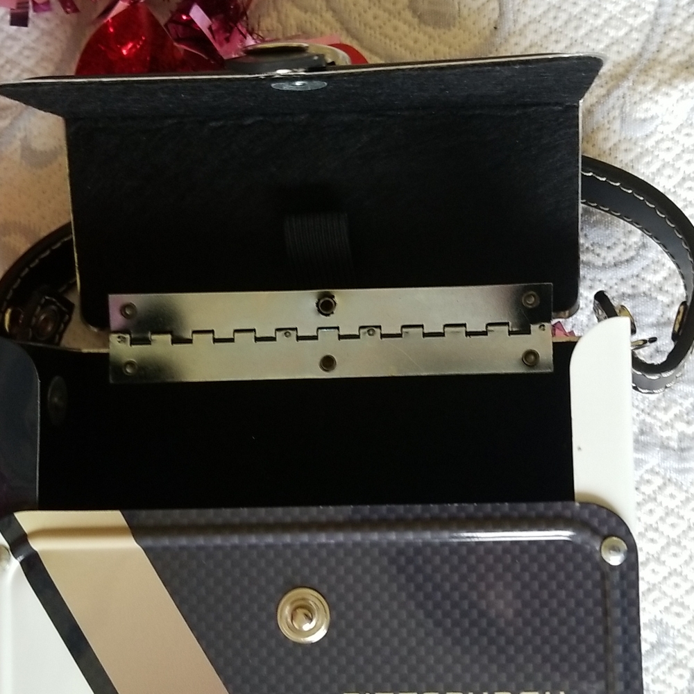 PITTSBURG PENGUINS CHROME PURSE - Picture 8 of 8